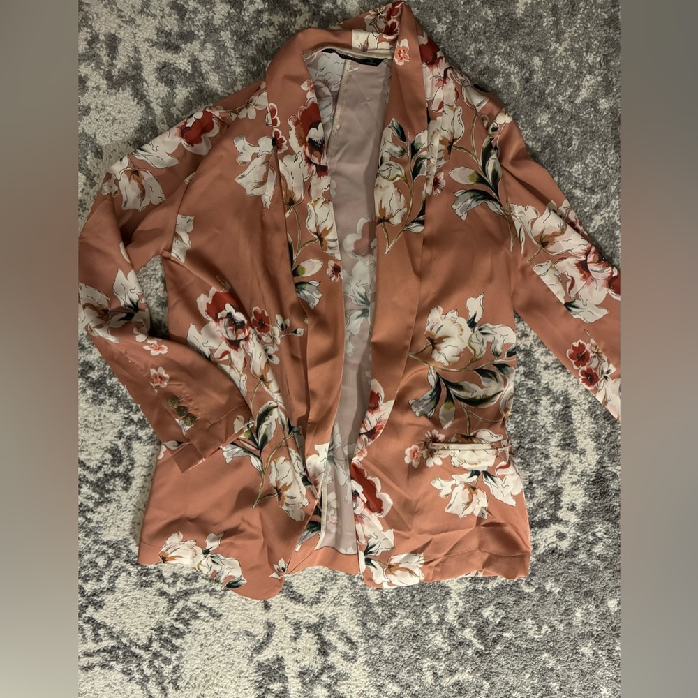 BRAND NEW!! Floral matching set, cropped pants, jacket & belt